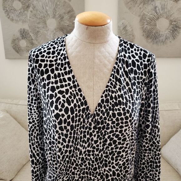 Michael Kors Long Sleeve V-neck Fit Flare Dress size Large - NEW - Picture 6 of 16